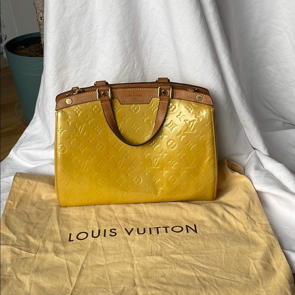 🔥LOUIS VUITTON🔥 Monogram Vernis Brea yellow 2-way patent leather purse
